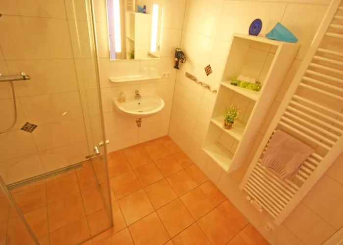 Kirchenstr 18, Whg 7 *